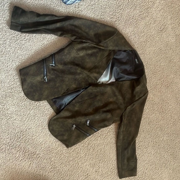 Blazer - Picture 1 of 3